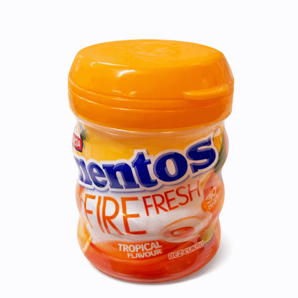 Chewing-gum à saveur tropicale sans sucre avec xylitol pour une fraîcheur fruitée.